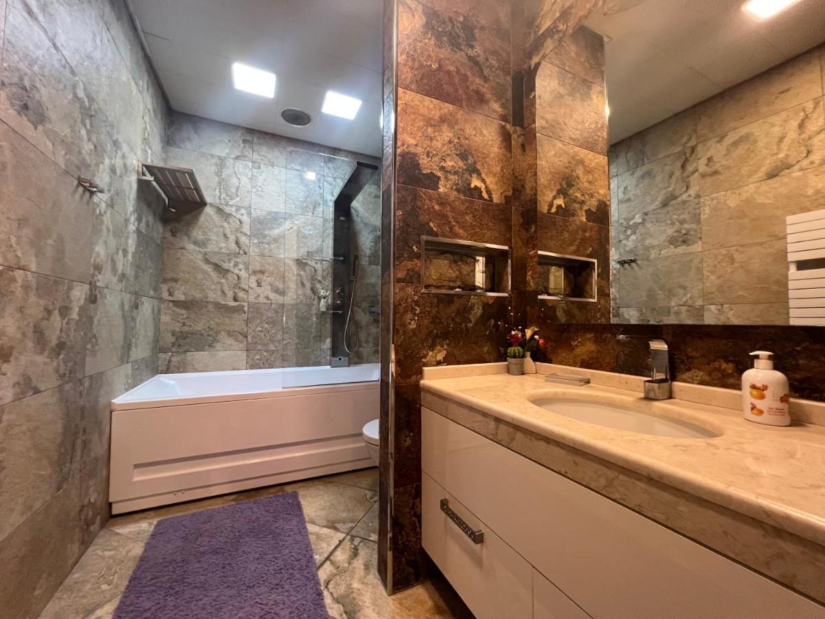 Megafun Luxury Family Apartment Baku Ngoại thất bức ảnh